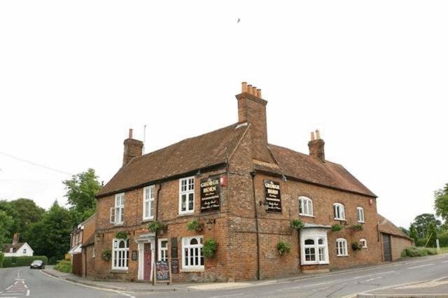 Hotel The George & Horn Near Newbury à Kingsclere Extérieur photo
