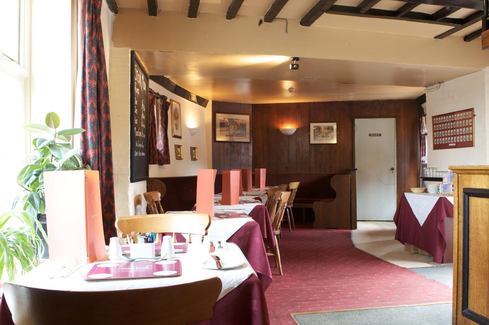 Hotel The George & Horn Near Newbury à Kingsclere Extérieur photo
