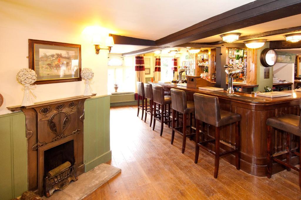 Hotel The George & Horn Near Newbury à Kingsclere Extérieur photo