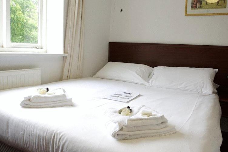 Hotel The George & Horn Near Newbury à Kingsclere Extérieur photo
