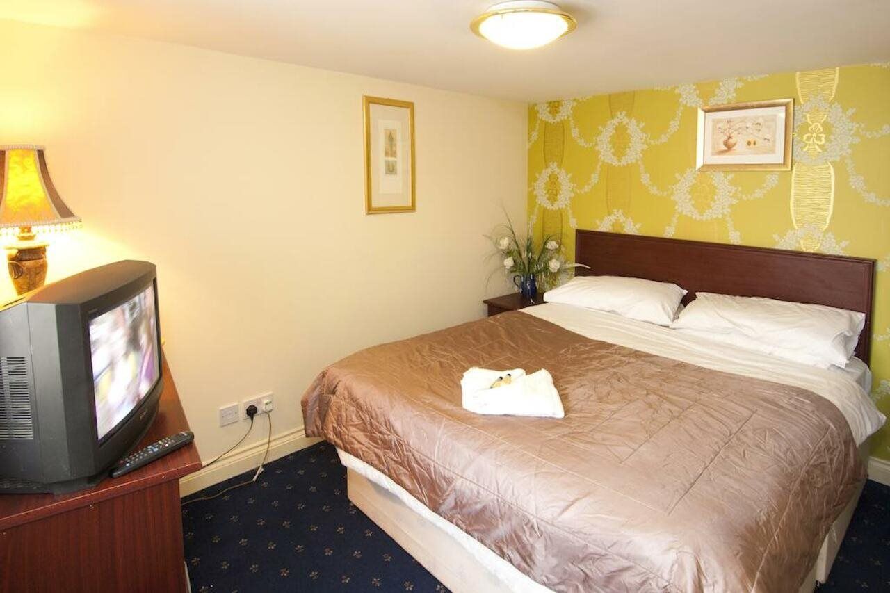 Hotel The George & Horn Near Newbury à Kingsclere Extérieur photo